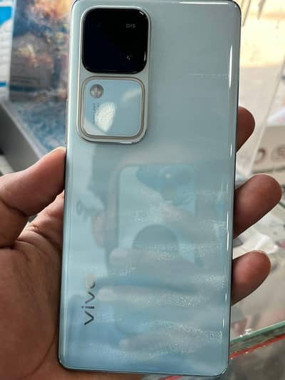Vivo v30 in good condition with full box