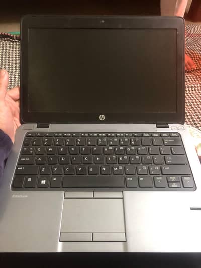 HP ellite book 820