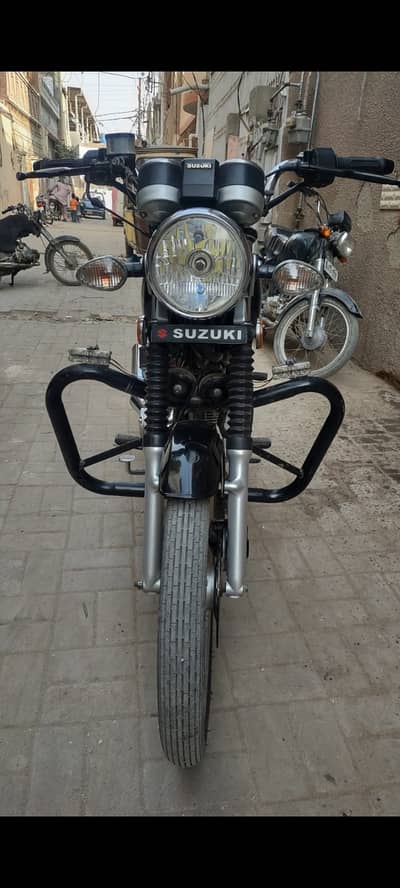 Suzuki GS 150 2021