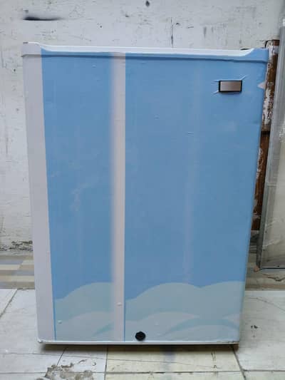 Haier mini room size fridge all okay/0321/080/77/77/