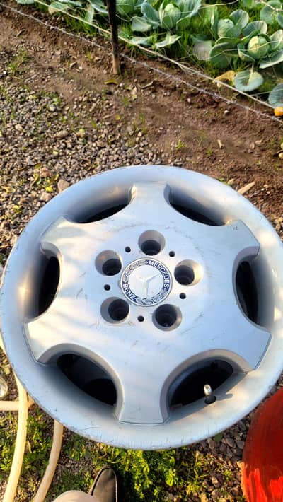 orignal Mercedes-Benz rims 16 or 17size