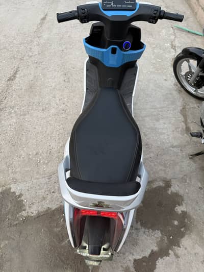 Ramza EV 2025 Model M8