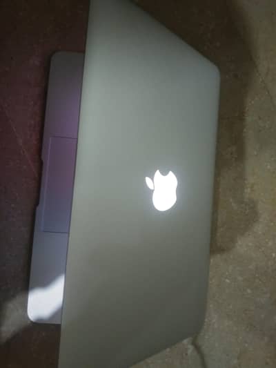 MacBook Air 2015 – 256GB SSD | 4GB RAM | Like New