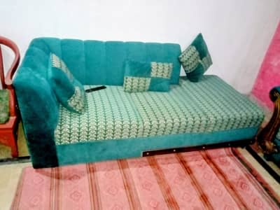 luxury sofa l shape  in good condition  6 month use only