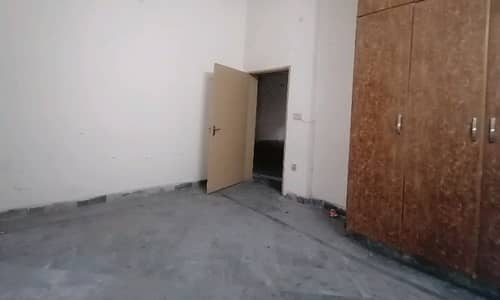 A 200 Square Feet Room Located In Allama Iqbal Town - Khyber Block Is Available For rent