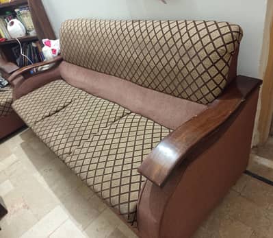 5 Seater Sofa Set With Beautiful Table