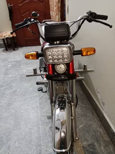 Crown 70' Condition 10/10 All Good.  Contact Num (03005432875)