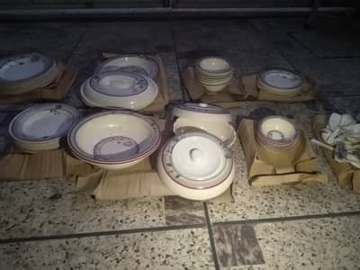 72 piece dinner set for 8 persons. By Diamond Niagara.