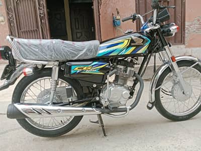Honda CG 125 Model 25/26 Bike 1575 KMs Driven CONTACT 0300 - 7048028