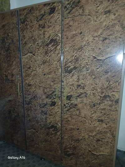 Brand new 3 door almari ,1 door locked ,1 draw locked , fully heighted