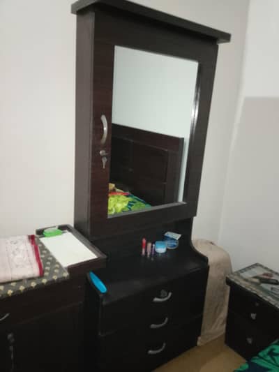 dressing table bed almari iron stand do side table