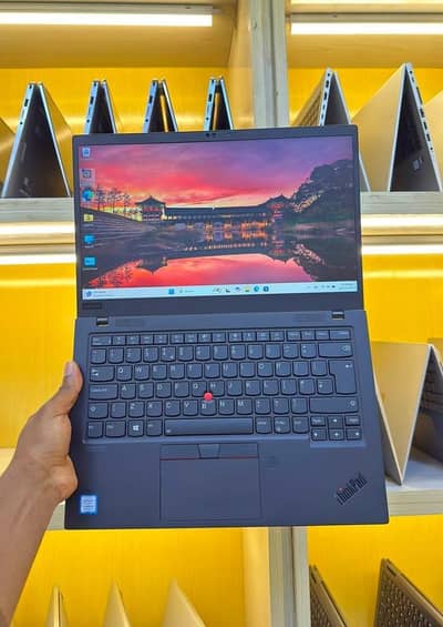 Lenovo Thinkpad X1 carbon Gen 7 Core i7 8th Generation