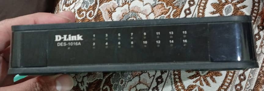 D-Link DES 1016A 16 ports swith   Model No. : DES-1016A