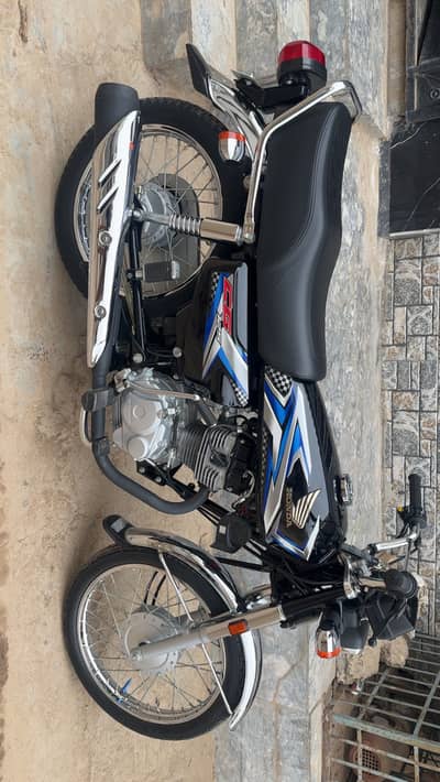 Honda 125 Black BeautyTotal Genuine and 10/10 Condition
