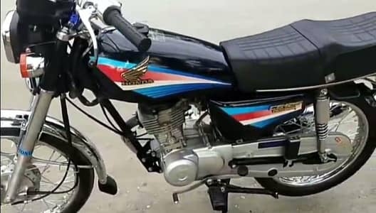 Honda 125 CG 2006 model Lahore number 03226689830