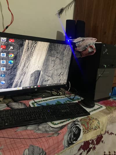 Dell Core i3 4 gen with 22 inch lcd