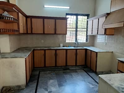 AHMED ASSOCIATES OFFERS 1 KANAL INDEPENDENT UPPER PORTION FOR RENT IN PCSiR PHASE 2 LAHORE NEAR TO SHUKAT KHANUM HOSPITAL LAHORE.