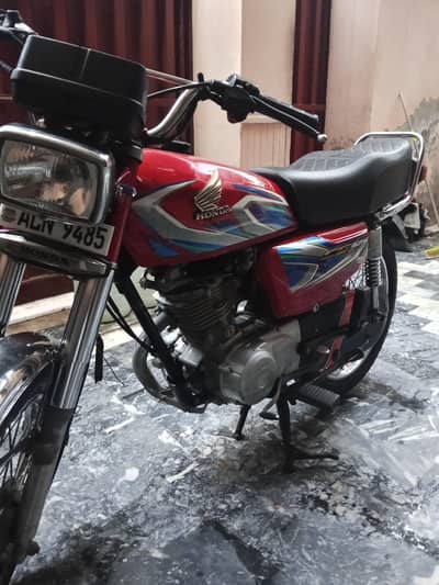 Honda 125 2022 model neat condition red