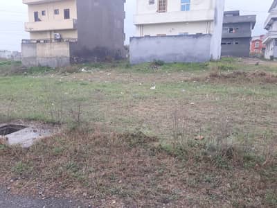 Corner 25x50 plot extra land at 70 feet road
