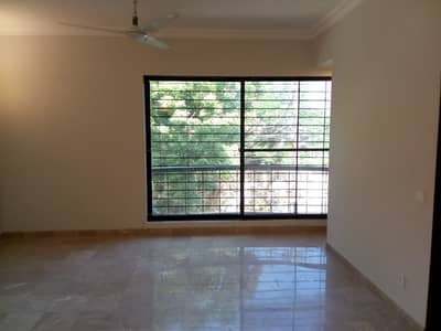 Clifton Block 4 Bungalow On 1000 Yards Two Unit 4 + 4 Bed Rent.