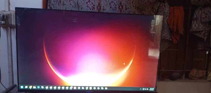 Smart Led TV for sale, with box!!