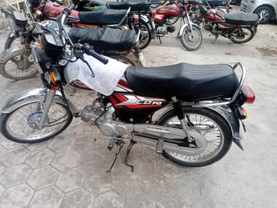 cd 70 black color first owner biometric available on spot