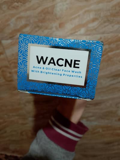 Salicylic acid and tea tree oil cleanser for acne prone skin