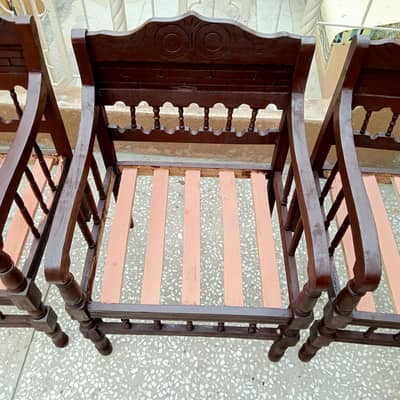 I am selling 4 seater sofa set .