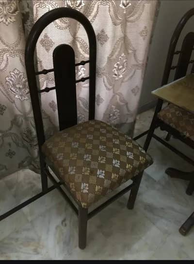 DINING TABLE FOR SALEE!!