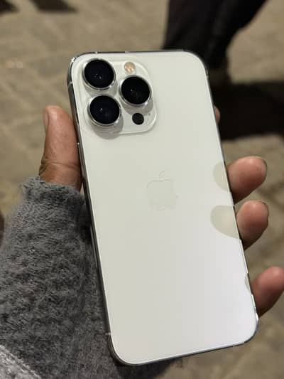 white colour 128 gb 10/10