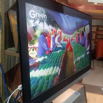 all in one  24 inch LCD 8GB ram 128 SSD