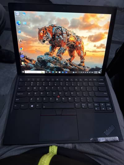 Lenovo thinkpad x1 tablet G3 (i5/8th) 8/256ssd detachable 2. in. 1