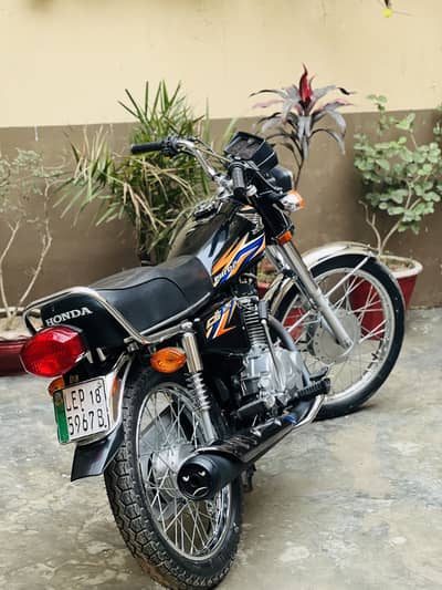 Honda 125 orignal lahore registered