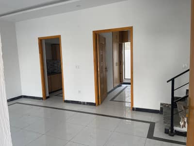 5 MARLA DOUBLE STORY HOUSE AVAILABLE FOR RENT