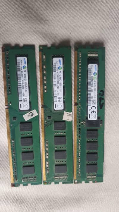 RAM 4 GB. ( 3PIC )