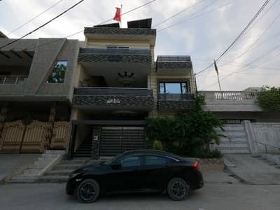 Prime Location 200 Square Yards House Is Available For sale In PIA Housing Society