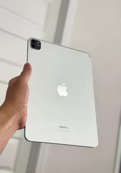 iPad pro 2020 2nd generation 256gb 11 inches I pad