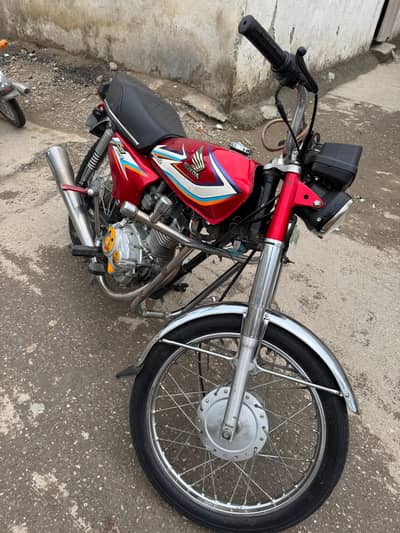 Honda 125 engine OK h kio issue n smooth chal rh staff bike h paper ok