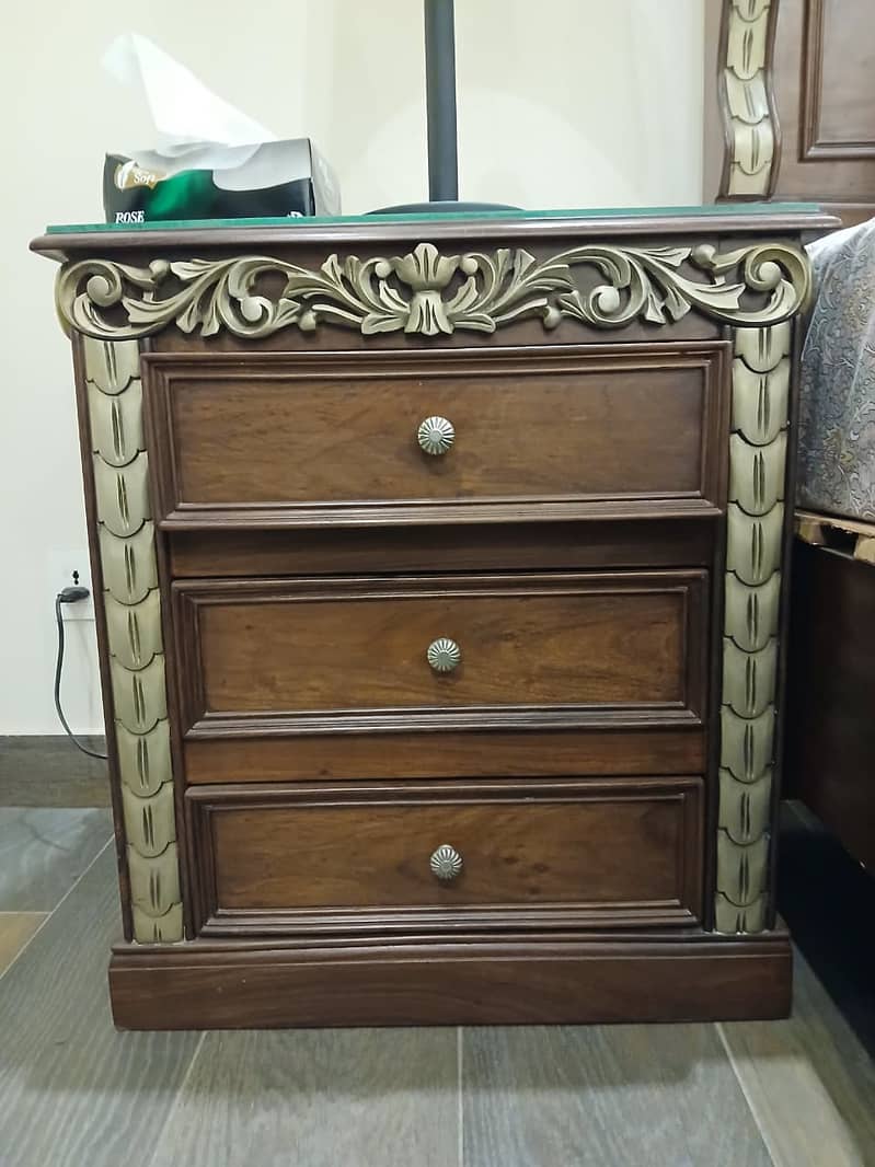 Solid Wood Bed 2X Tables 1