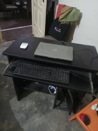 computer table with keyboard tray