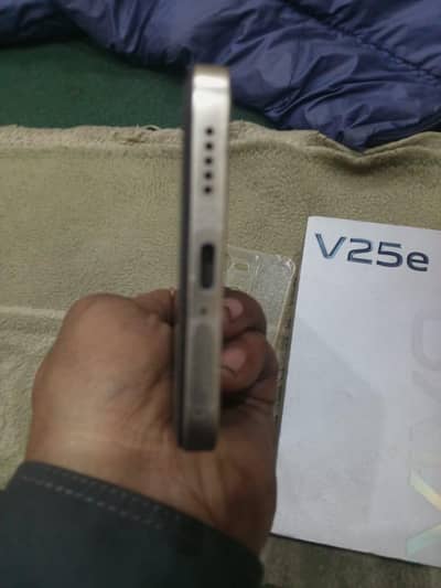vivo v25e good condition box and original charger