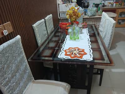6 seater Dinning table
