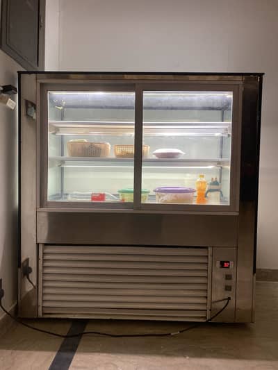 Chiller for cakes for heavy duty work