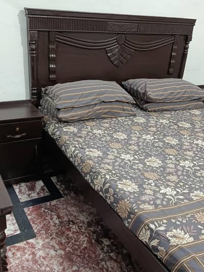 Furniture Bed/SideTables/Matress/Sofa/DressingTables/Table