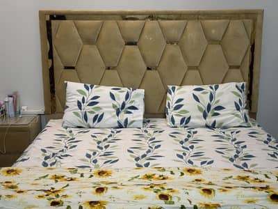 Complete bed sheet with dresser for sale