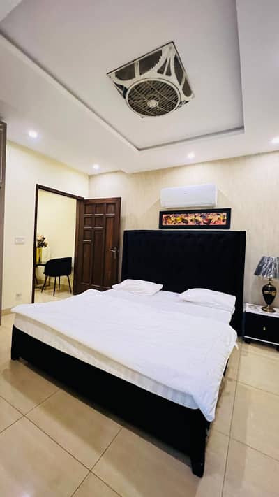 One Bedroom Vip apartment available on daily basis in bahria town LHR