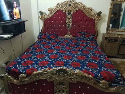 bed set and dressing table