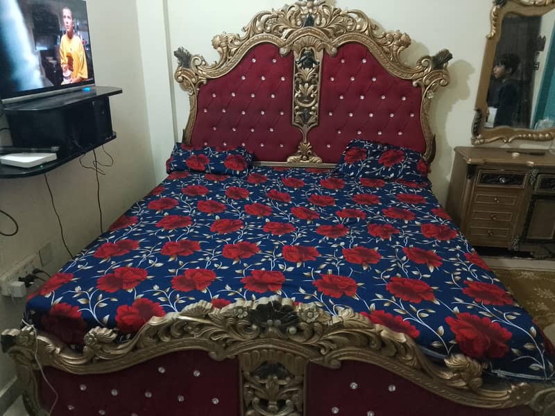 bed set and dressing table 0