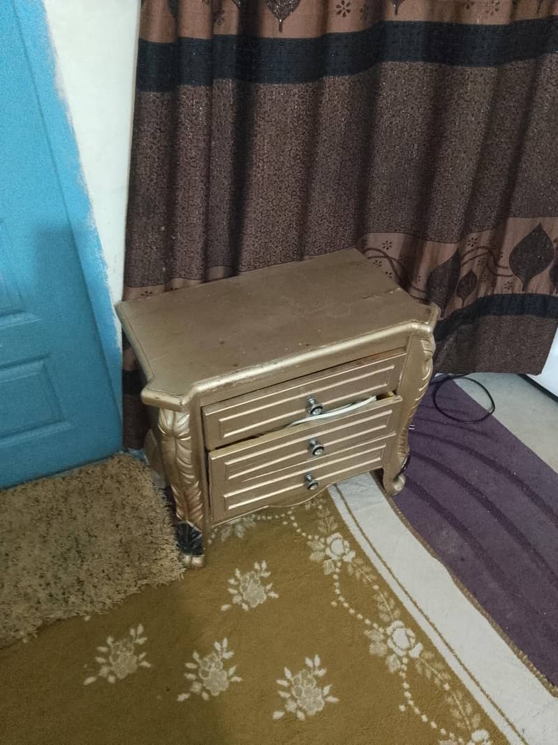 bed set and dressing table 4