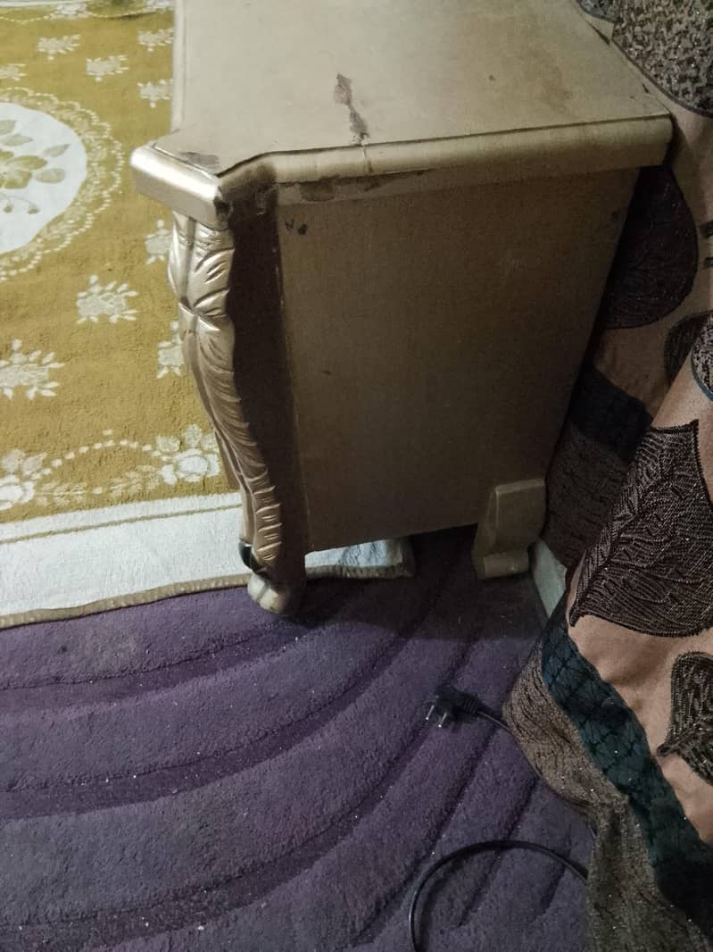 bed set and dressing table 6